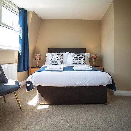 Sleepy Puffin Guest House Тенбі Екстер'єр фото