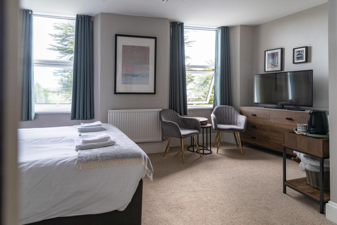 Sleepy Puffin Guest House Тенбі Екстер'єр фото