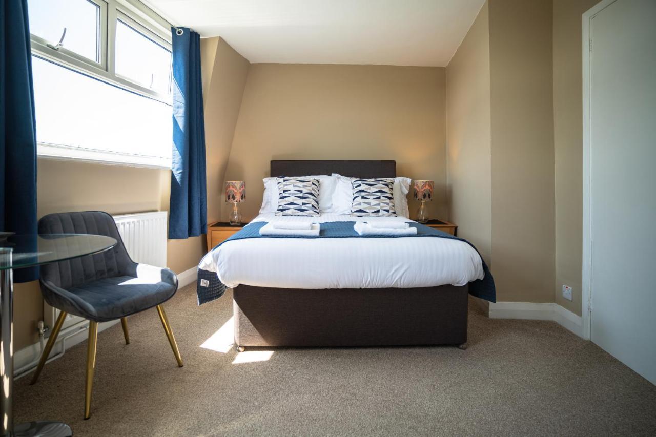 Sleepy Puffin Guest House Тенбі Екстер'єр фото