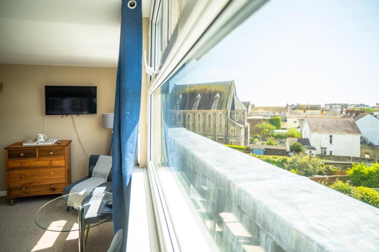 Sleepy Puffin Guest House Тенбі Екстер'єр фото