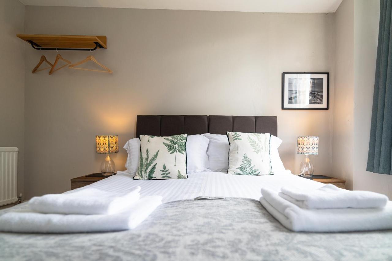 Sleepy Puffin Guest House Тенбі Екстер'єр фото