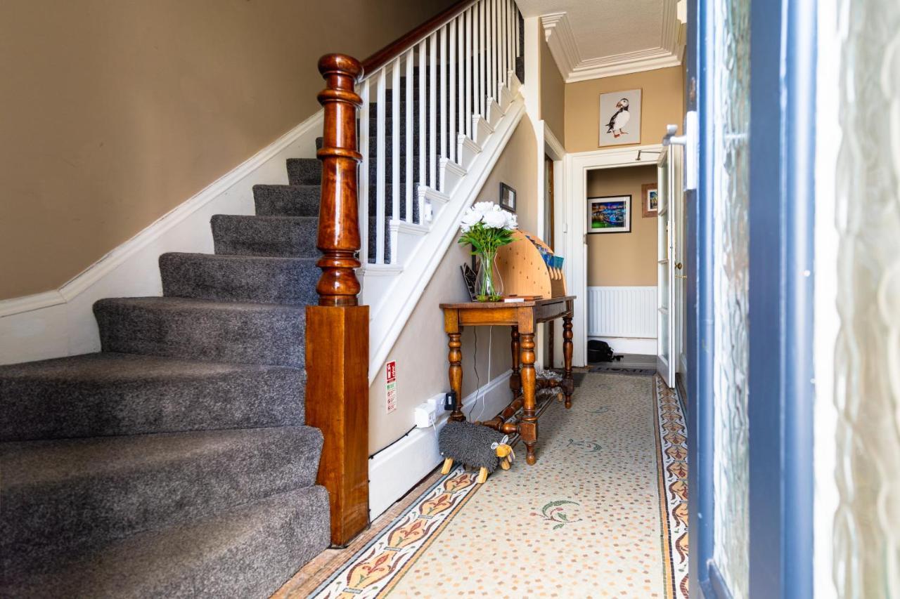 Sleepy Puffin Guest House Тенбі Екстер'єр фото